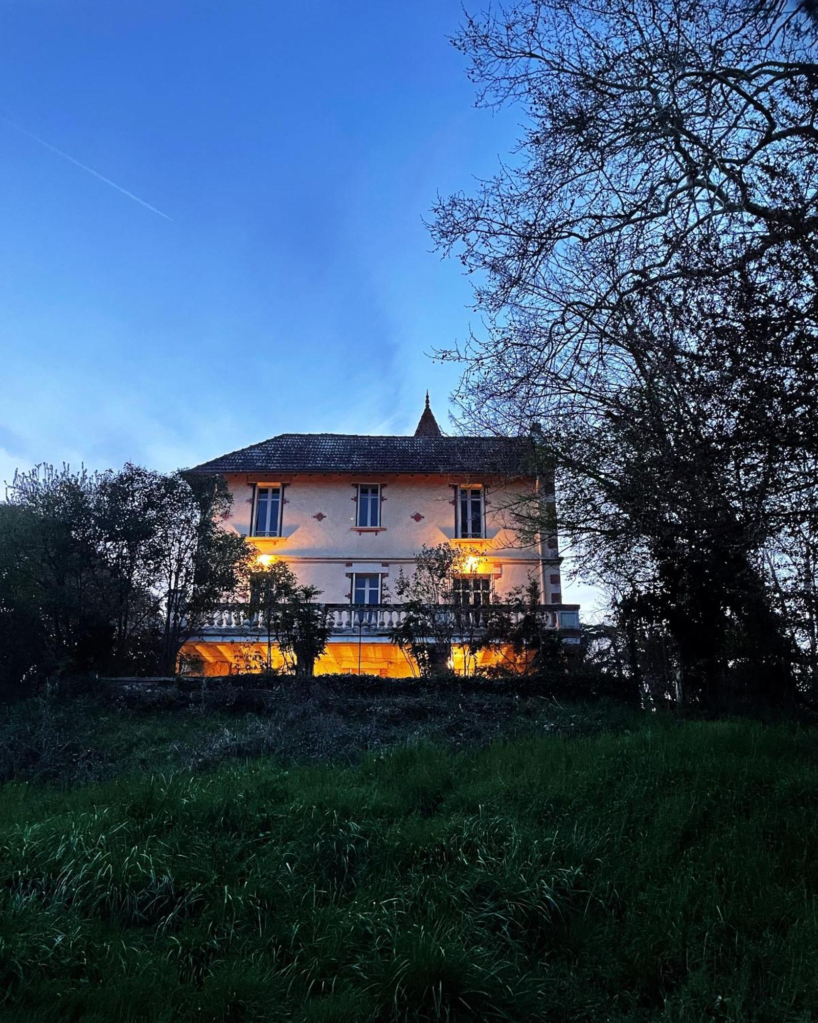 Petit Chateau Le Piot Bed & Breakfast Fleurance Екстериор снимка